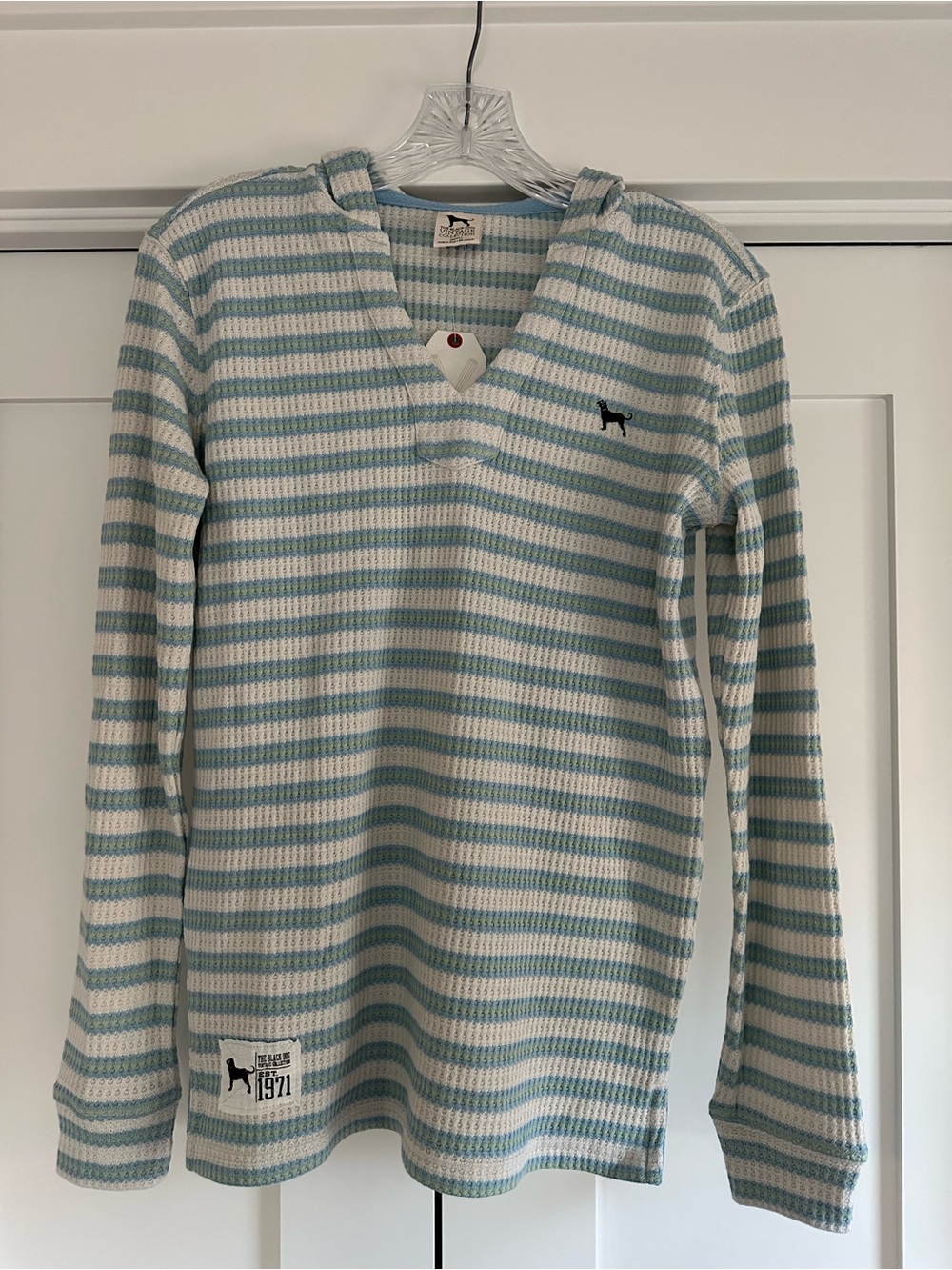 The Black Dog Women's Stripe Hooded Thermal Pullover — White & Light Blue